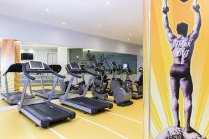 
The fitness center and/or fitness facilities at Novotel Brussels City Centre
