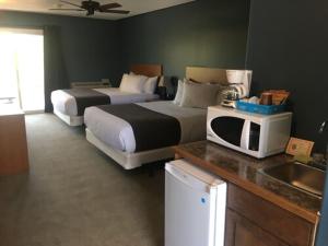 Gallery image of Escarpment Heights Motel in Tobermory