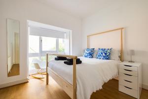 a bedroom with a large bed and a mirror at Stylish & Spacious Notting Hill Loft in London