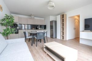 Kuchnia lub aneks kuchenny w obiekcie Disneyland-Paris 4pers Wifi, Parking