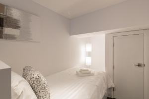 Cama ou camas em um quarto em Parc Avenue Residences Mile End