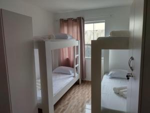 Cama ou camas em um quarto em Hostel Residencial Botânico mais 20 fotos