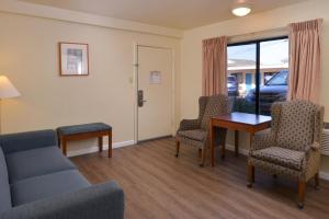 a waiting room with a couch and chairs and a table at Edgewater Inn and Suites in Pismo Beach