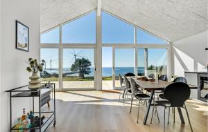 Kép Beach Front Home In Ebeltoft With Kitchen szállásáról Ebeltoftban a galériában