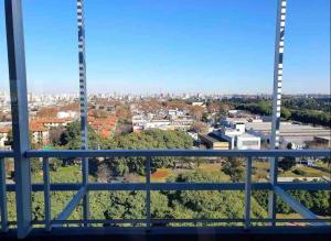 Blick auf eine Stadt von der Spitze eines Gebäudes in der Unterkunft Espacio Walden I Practical Comfort & location in Buenos Aires