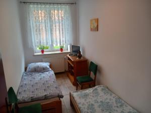 Postel nebo postele na pokoji v ubytování Kwatery pod wieżą