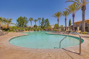 Bazén v ubytovaní Family-Friendly Camarillo Home with Access to Pools! alebo v jeho blízkosti