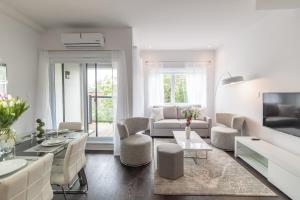 Uma área de estar em Parc Avenue Residences Mile End