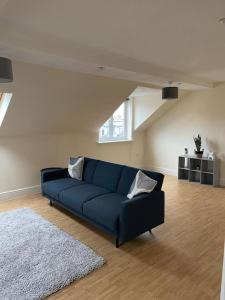a blue couch in a living room with a rug at Swindon City Center 2bed apartment with Parking and WiFi in Swindon