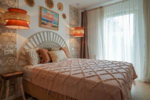 Apartament Gdańsk Premium Porto tesisinde bir odada yatak veya yataklar