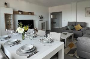 A seating area at Apartamentos Maria de Lucia- Ático