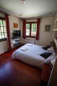 a bedroom with a large bed and a television at Espectacular Casa con Piscina en Allariz in Allariz +58 photos