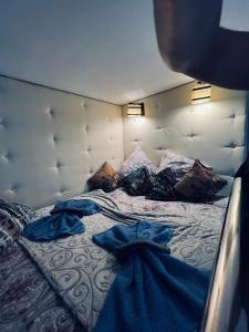 Tempat tidur dalam kamar di Apartment in the city center mini