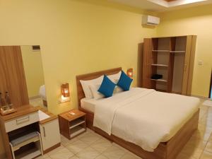 Postel nebo postele na pokoji v ubytování Velaa Garden View, Fodhdhoo- Maldives