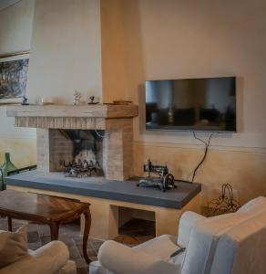 Μια τηλεόραση ή/και κέντρο ψυχαγωγίας στο Exclusive Villa with pool Borgo Pian di Sala