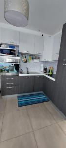 A cozinha ou cozinha compacta de Residence Jesolo Lido centro con piscina