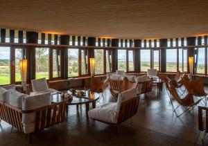 Ruang duduk di Explora en Rapa Nui - All Inclusive