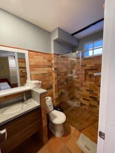 HOTEL CAMPESTRE MANOA的一间浴室