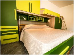 A bed or beds in a room at Casa Larentu