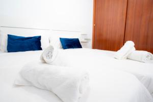 A bed or beds in a room at Alojamientos el Bajón