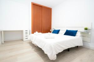 A bed or beds in a room at Alojamientos el Bajón