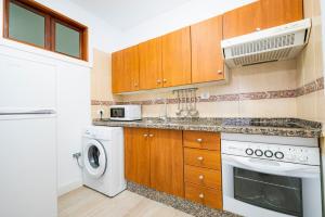 A kitchen or kitchenette at Alojamientos el Bajón