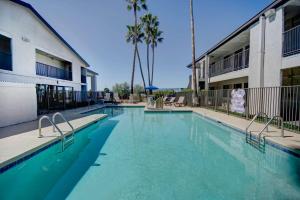 Bazén v ubytování Studio 6-Tucson, AZ - Irvington Road nebo v jeho okolí