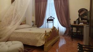 A bed or beds in a room at B&B Vittoria Colonna