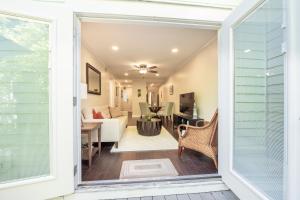 Gallery image of Sailor's Sanctuary - A Renovated Condo in Key West in Key West