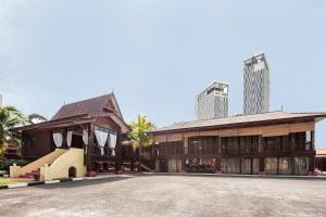 a house with a slide in front of a building at MORTEN VILLA MELAKA in Melaka