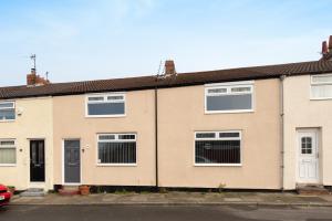 a row of houses on a street at Free Parking Spacious Leisure Near National Park in Lackenby