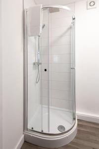 a shower with a glass door in a bathroom at Free Parking Spacious Leisure Near National Park in Lackenby