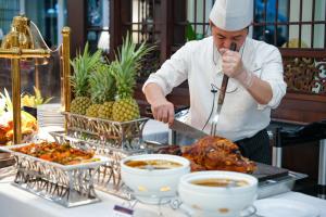 a chef is preparing a turkey on a table at Ninh Binh Legend Hotel in Ninh Binh