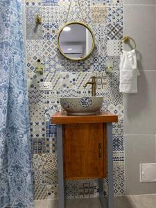 a bathroom with a sink and a mirror at Casa Liz Hotel Boutique in Santa Marta