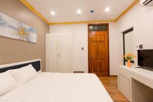 Giường trong phòng chung tại Bay Luxury - Honeymoon Hotel