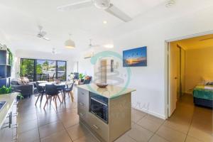 Kuchyň nebo kuchyňský kout v ubytování ZEN NOMAD 2-BR Nightcliff Apt Near Markets & Shops