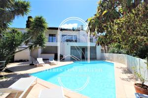 The swimming pool at or close to Villa l'Arbanaise vue mer piscine presqu'Ile Giens BY HC