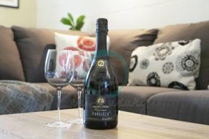 Photo de la galerie de l'établissement ZEN Westralia: 2-BR Cozy Inner-City Apt Near Shops, à Stuart Park 25 autres photos