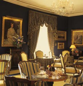 Część wypoczynkowa w obiekcie Marlfield House Hotel Relais et Chateaux