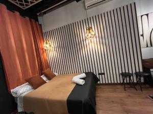 Łóżko lub łóżka w pokoju w obiekcie Chic4 luxury Gran via