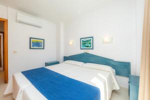 A bed or beds in a room at Oro Del Mar iv Apartamento 02