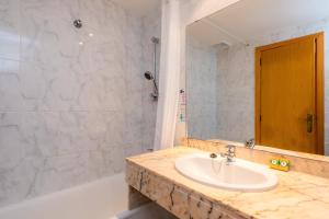 A bathroom at Oro Del Mar iv Apartamento 02