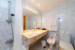 A bathroom at Oro Del Mar iv Apartamento 02