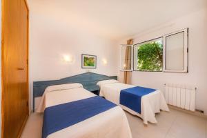 A bed or beds in a room at Oro Del Mar iv Apartamento 02