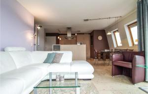 Posezení v ubytování Nice Apartment In Bredene With Kitchen