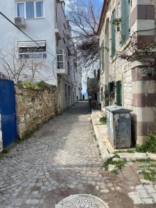 a cobblestone alley with a building and a street at Foça- Phokai Living. in Foça