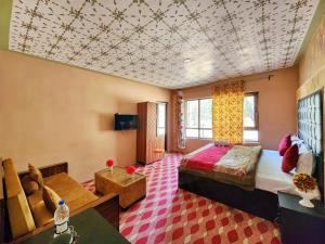 Cama ou camas em um quarto em Hotel Seven Pahalgam mais 58 fotos