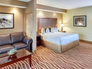 a hotel room with a bed and a couch at Squire Resort at the Grand Canyon, BW Signature Collection in Tusayan