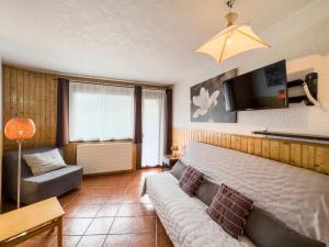 a bedroom with a bed and a couch and a tv at Grizzli Pedrous in Pas de la Casa