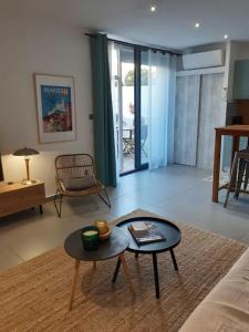 Posteľ alebo postele v izbe v ubytovaní Grand studio avec patio